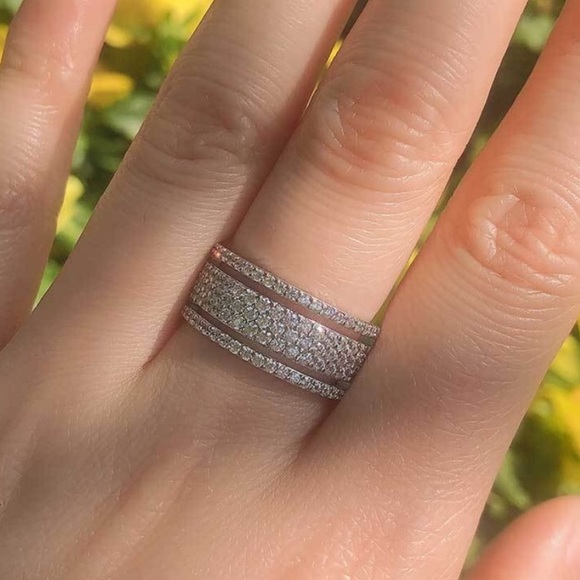 Wide Round Cut Sterling Silver Ring - Picture 5 of 7